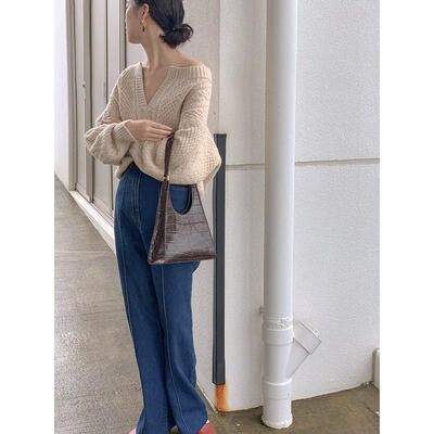 トップス レディース ニット セーター カットソー カジュアル Vネック オフショルダー フェミニン ゆったり 長袖 おしゃれ 可愛い オーバーサイズ キーネック 