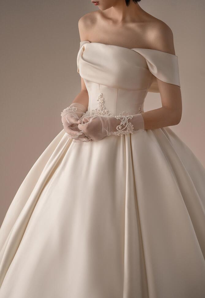 ウェディングドレス ホワイトドレス サテン オフショルダー 花嫁ドレス ロングドレス プリンセスドレス Aライン 。挙式 刺繍 ドレス エレ結婚式ドレス 