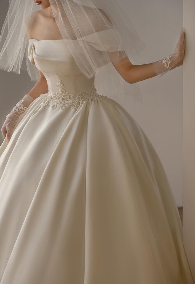 ウェディングドレス ホワイトドレス サテン オフショルダー 花嫁ドレス ロングドレス プリンセスドレス Aライン 。挙式 刺繍 ドレス エレ結婚式ドレス 