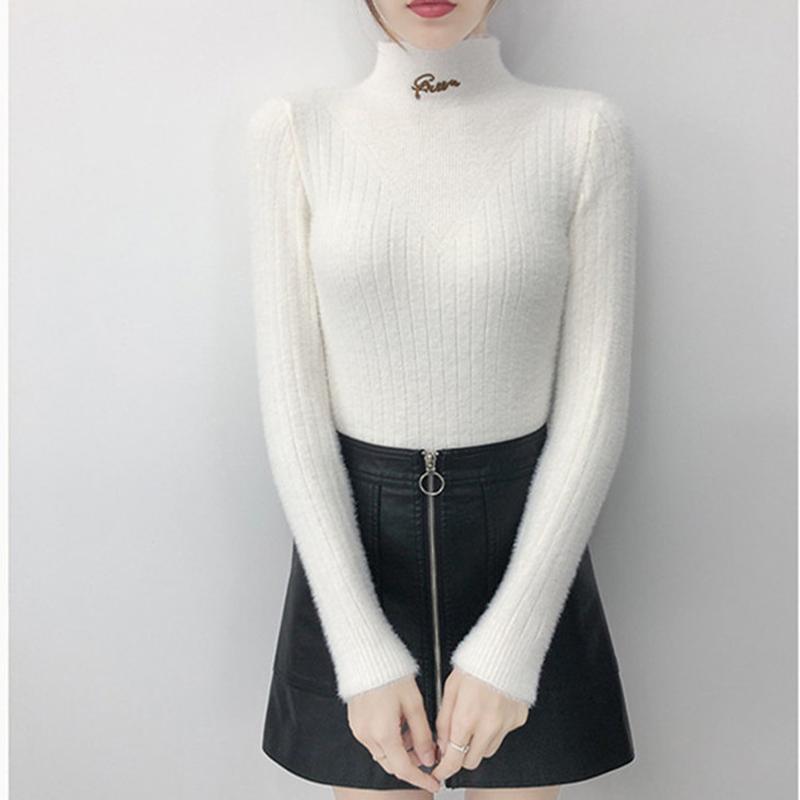 女性の洋風肌にフィットする無地のカラーを厚めにしたハーフハイネックのボトムセーター女性 春と秋冬の ハーフハイネックインナーに 純色  