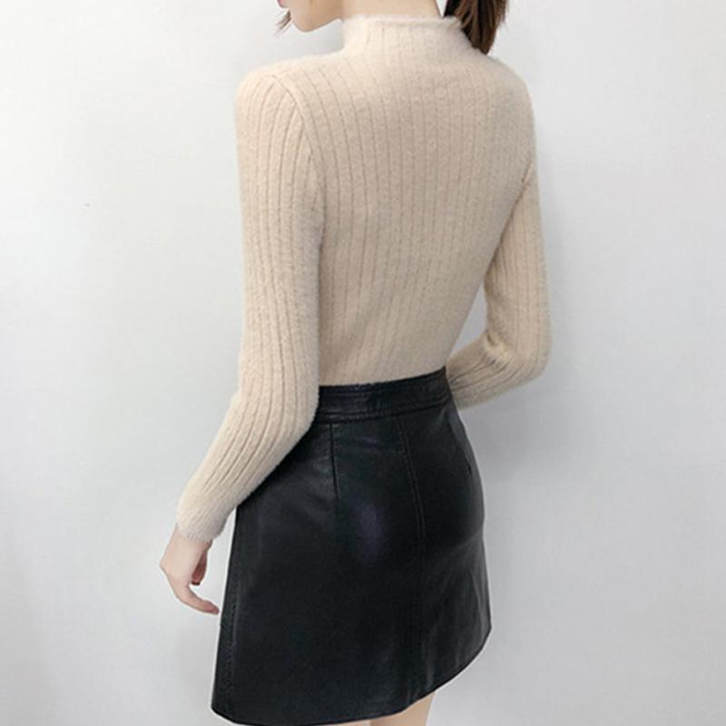 女性の洋風肌にフィットする無地のカラーを厚めにしたハーフハイネックのボトムセーター女性 春と秋冬の ハーフハイネックインナーに 純色  