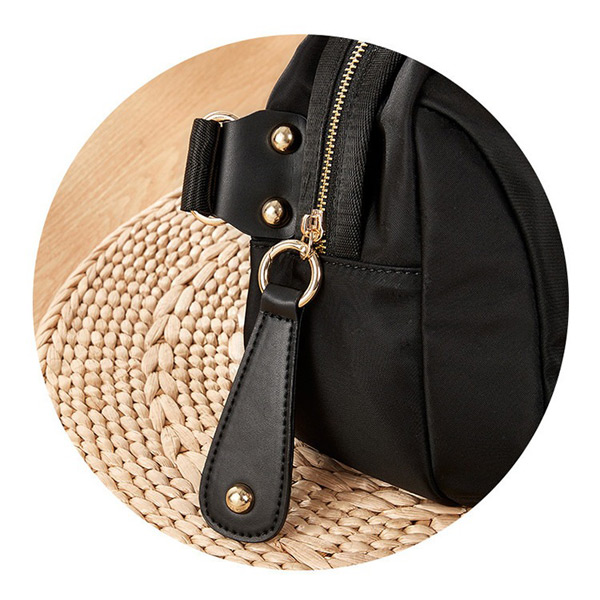 あり ボディバッグ ショルダーバッグ ブラック 黒 斜め掛け デイリー使い軽量 ゴールド金具 ミニバッグ かばん 鞄 シンプル 無地 軽い BAG 