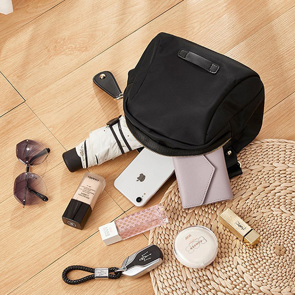 あり ボディバッグ ショルダーバッグ ブラック 黒 斜め掛け デイリー使い軽量 ゴールド金具 ミニバッグ かばん 鞄 シンプル 無地 軽い BAG 