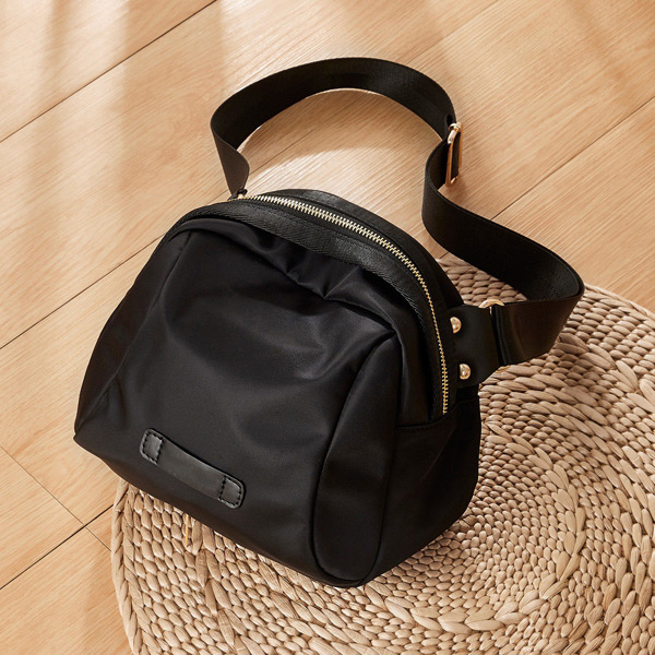 あり ボディバッグ ショルダーバッグ ブラック 黒 斜め掛け デイリー使い軽量 ゴールド金具 ミニバッグ かばん 鞄 シンプル 無地 軽い BAG 