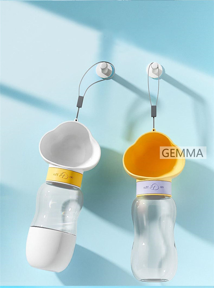 ペット用ウォーターボトル 犬用 お出かけ 散歩 水飲み器 散歩 餌 おやつ入れ 給水 携帯水筒 