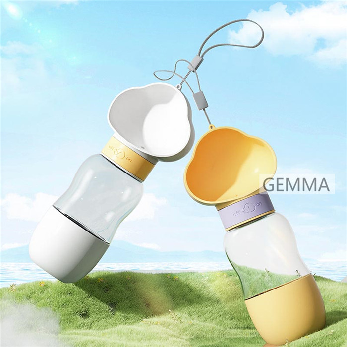 ペット用ウォーターボトル 犬用 お出かけ 散歩 水飲み器 散歩 餌 おやつ入れ 給水 携帯水筒 