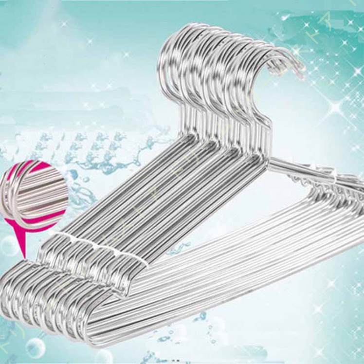 すべらない ハンガー おしゃれ 洗濯 薄い あとがつかない 洗濯ハンガー 洋服掛け 滑り止め 衣類ハンガー 軽量 シルバー 型崩れ防止 20本組 スリム 