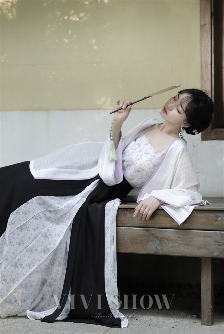 レディース ワンピース ワンピ 肩だし コスチューム風 花柄 個性的 おしゃれ パーティー ロング丈 きれい かわいい 王宮風 イベント 