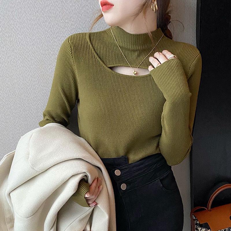 女性のにフィットする無地のカラーを厚めにしたハーフハイネックのボトムセーター女性 春秋の ハーフハイネックインナーに 純色  