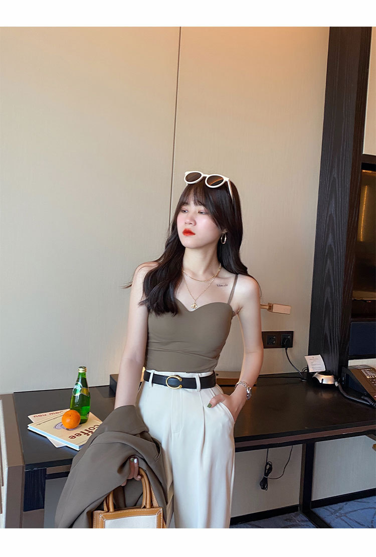 ブラトップ キャミソール ブラキャミ カップ付き シームレス インナー オシャレ ルームウェア 軽量 レディース ノンワイヤー 美胸 シンプル 美背 