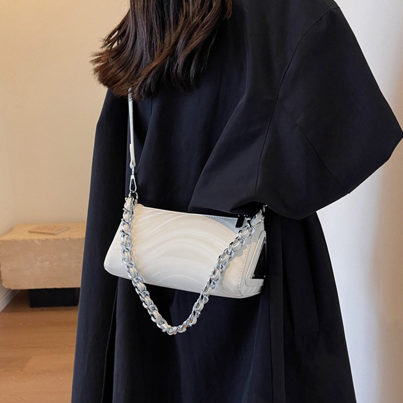 バッグ レディース ハンドバッグ ショルダーバッグ 無地 個性的 オシャレ 綺麗 秋 女性 ギフト 