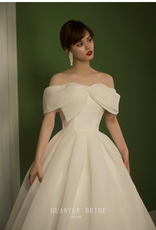 ウエディングドレス サテン ホワイト ロングドレス ノースリーブ ビスチェドレス 。ウエディング 撮影 結婚式ドレス 発表会ドレス 二次会ドレス 