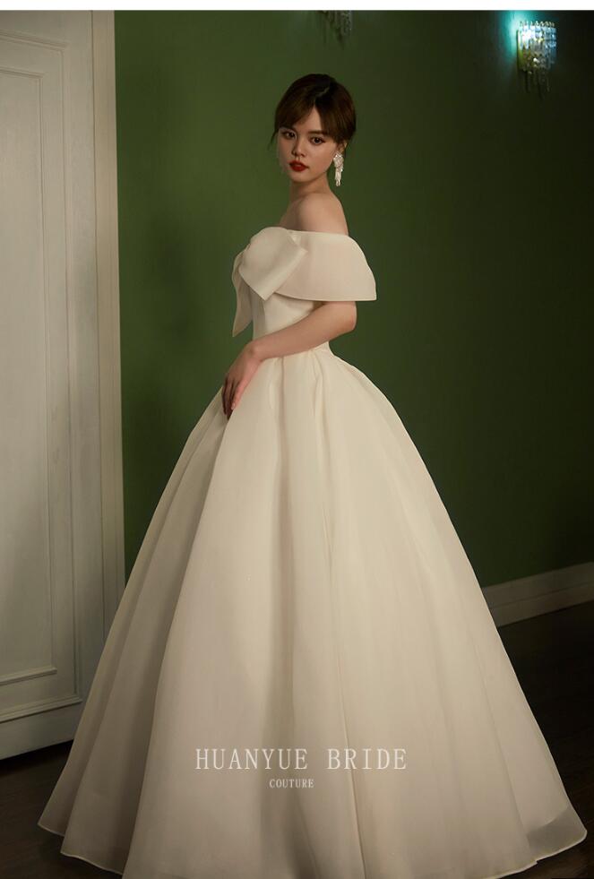 ウエディングドレス サテン ホワイト ロングドレス ノースリーブ ビスチェドレス 。ウエディング 撮影 結婚式ドレス 発表会ドレス 二次会ドレス 