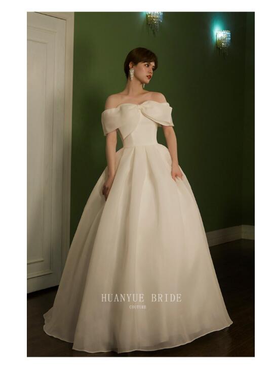 ウエディングドレス サテン ホワイト ロングドレス ノースリーブ ビスチェドレス 。ウエディング 撮影 結婚式ドレス 発表会ドレス 二次会ドレス 