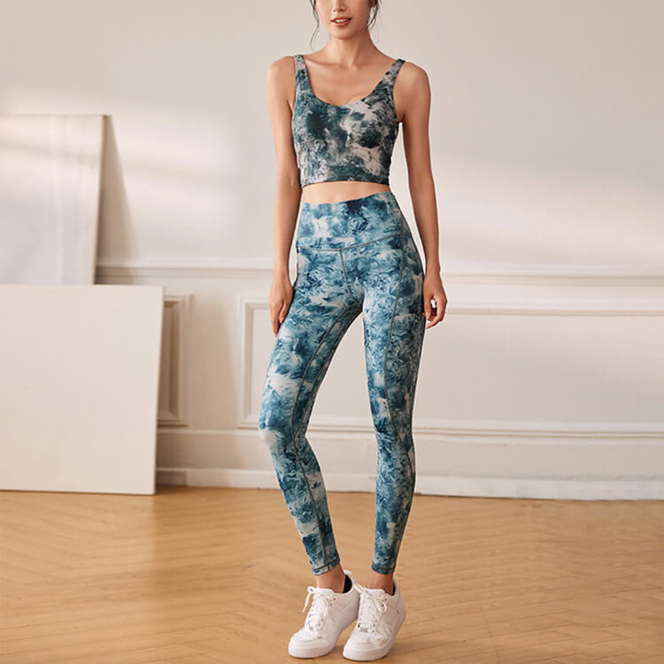 ヨガウェア タンクトップ ホットヨガ ブラ スポーツブラ 柄 インナー フィットネス Uネック 長め 体系カバー おしゃれ ノースリーブ トップス 