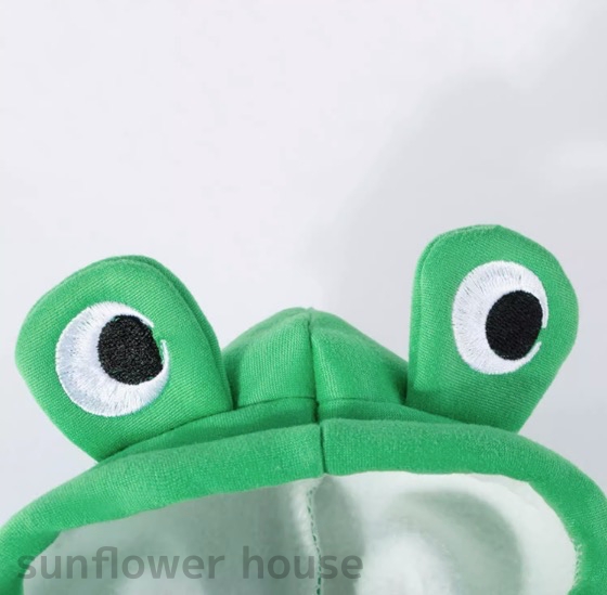 ペット服 ネコ服 カエル 緑色 部屋着 くつろぎ カジュアル 着心地 小旅行 軽量 快適 イベント かわいい おでかけ 旅 。 