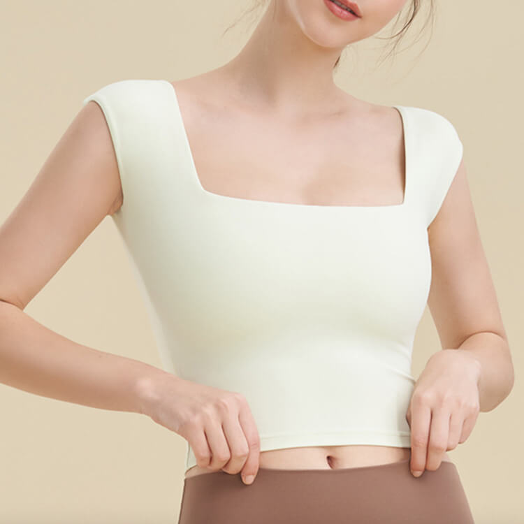ヨガウェア タンクトップ ホットヨガ ブラ スポーツブラ シンプル 長め 体系カバー トップス スクエアネック おしゃれ キャップスリーブ 