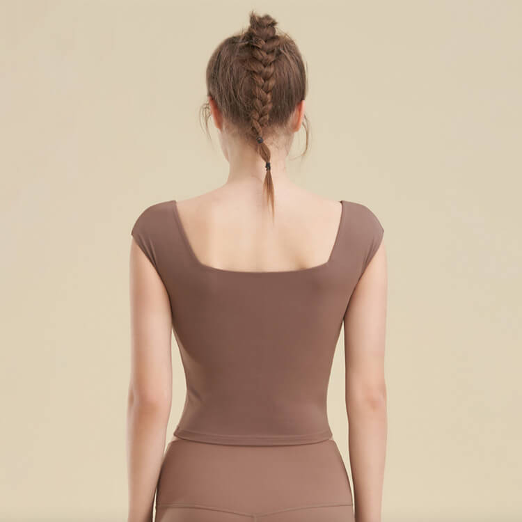 ヨガウェア タンクトップ ホットヨガ ブラ スポーツブラ シンプル 長め 体系カバー トップス スクエアネック おしゃれ キャップスリーブ 