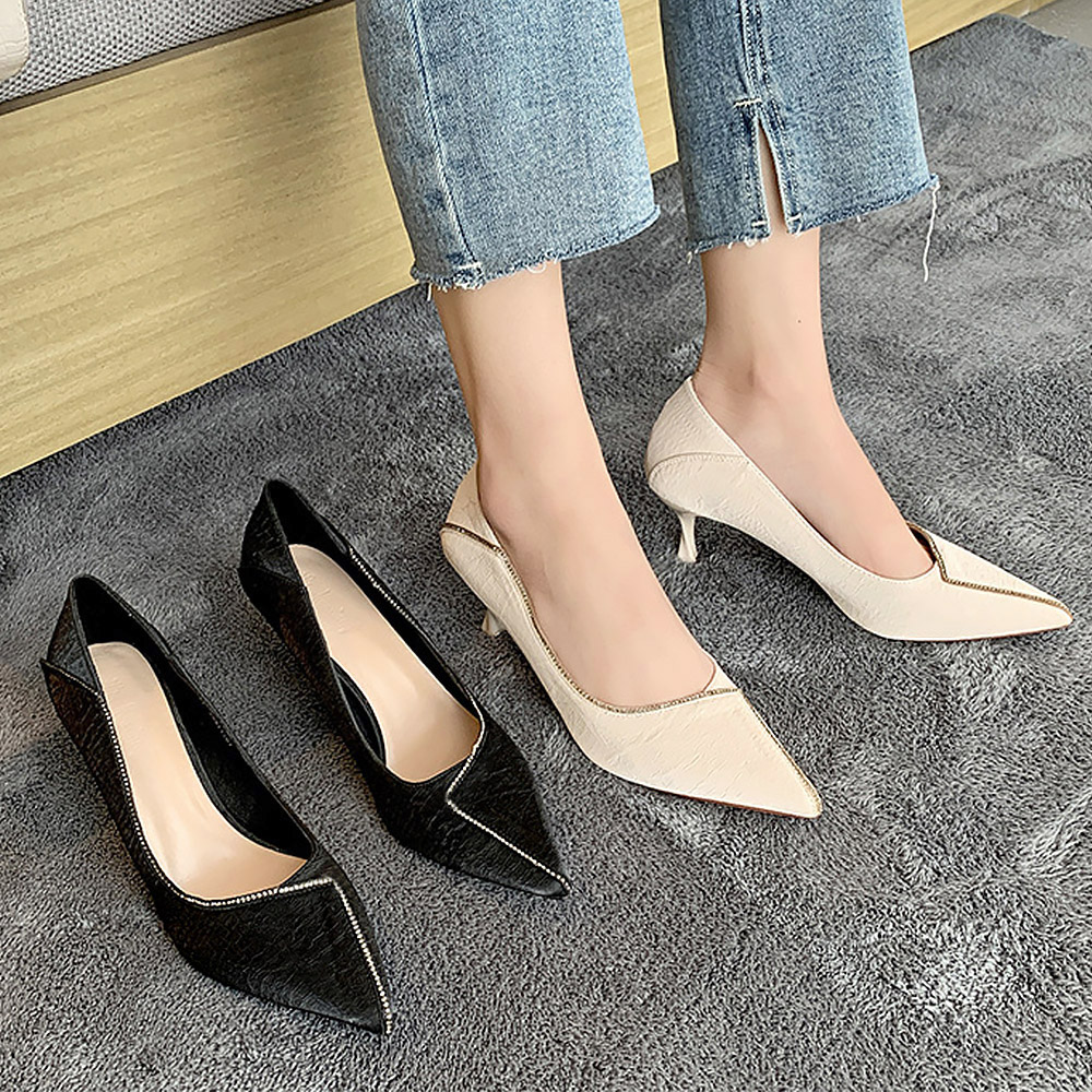 パンプス ポインテッドトゥ かかと踏める  