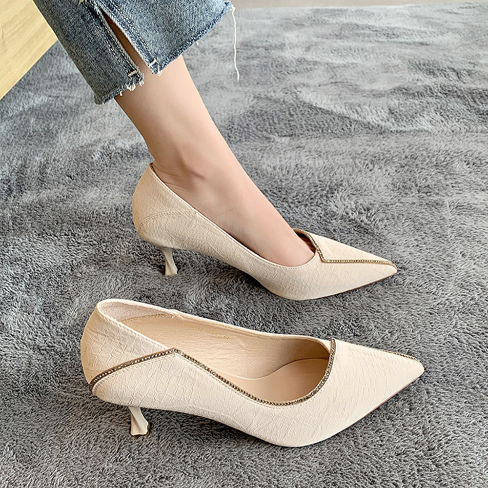 パンプス ポインテッドトゥ かかと踏める  