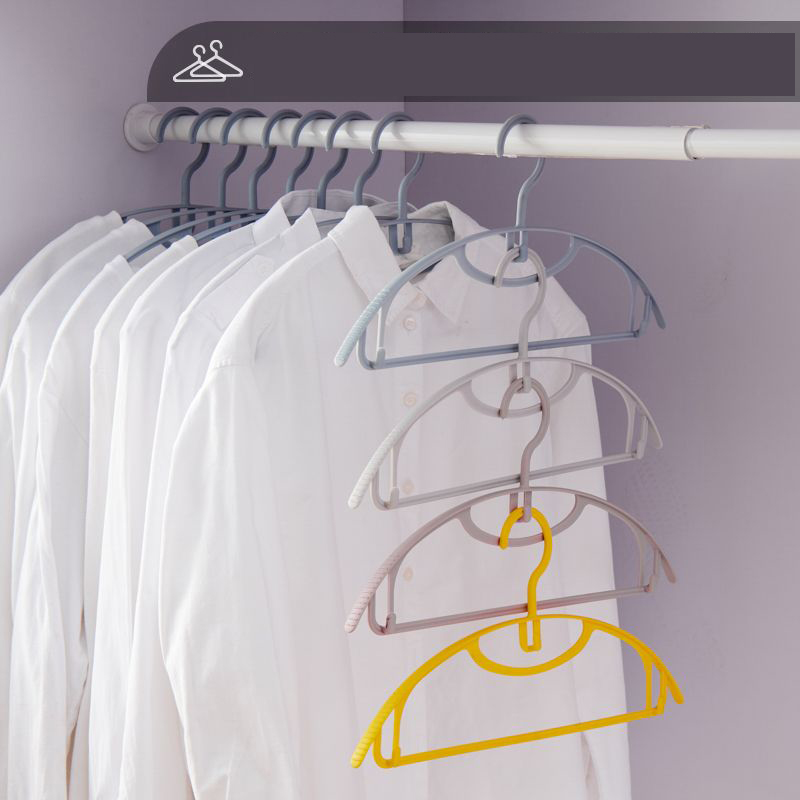 40本セット ハンガー すべらない アーチ型 洗濯ハンガー 跡がつかない 衣類ハンガー 耐荷重 肩 変形 スリムハンガー 多機能滑り止め 型崩れ防止 