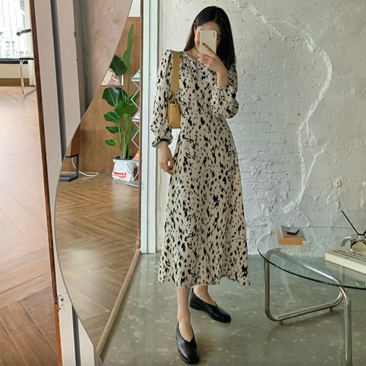 ワンピース レディース 長袖 柄 牛柄 韓国 Ａライン ロングワンピース ホワイト パフスリーブ エレおしゃれ 秋 ロング丈 春 フェミニン 