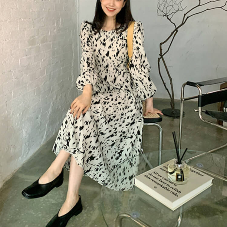 ワンピース レディース 長袖 柄 牛柄 韓国 Ａライン ロングワンピース ホワイト パフスリーブ エレおしゃれ 秋 ロング丈 春 フェミニン 