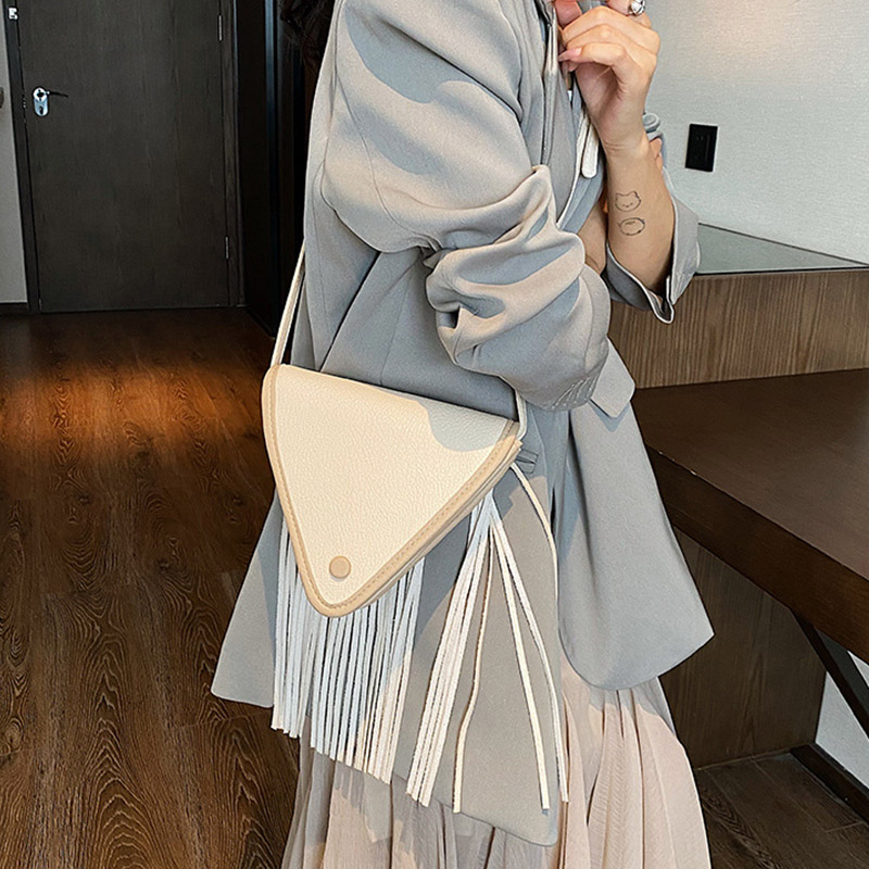 肩掛けバッグ レディース トートバッグ タッセル 個性的 オシャレ 秋 撥水 ギフト 耐久性プレゼント 