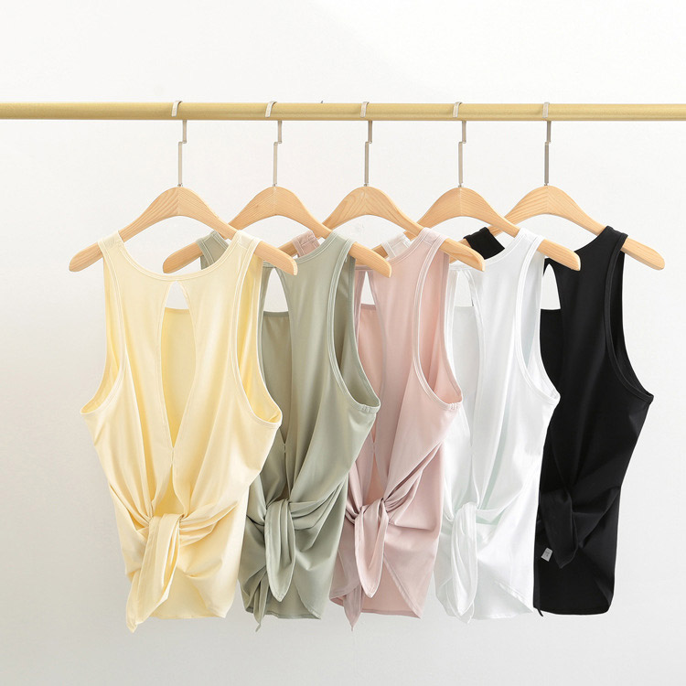 ヨガウェア タンクトップ トップス ホットヨガ 無地 長め 背中見せ ノースリーブ 速乾 フィットネス 無地 スポーツウエア スリット Tシャツ 