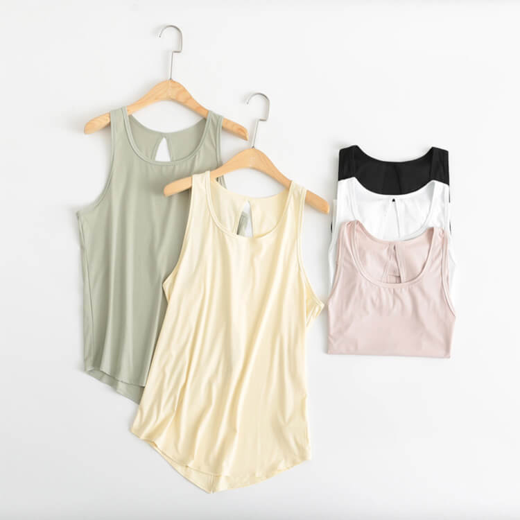 ヨガウェア タンクトップ トップス ホットヨガ 無地 長め 背中見せ ノースリーブ 速乾 フィットネス 無地 スポーツウエア スリット Tシャツ 