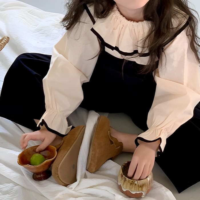 小学生 セットアップ 女の子 フリルブラウス サロペットパンツ 2点セット ガーダンス 可愛い カジュアル 通学 長袖 韓国 春秋 