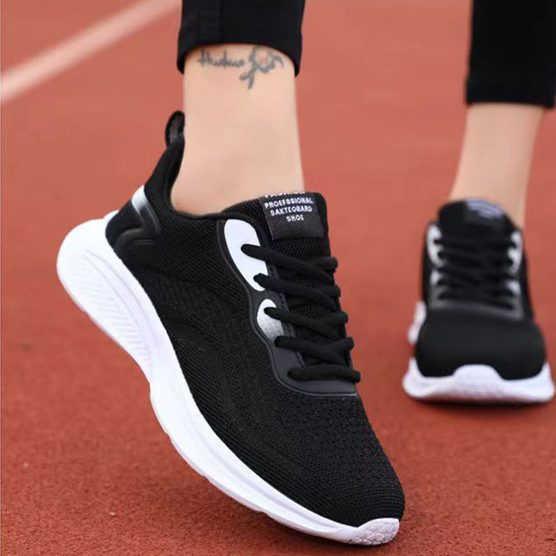 スニーカー レディース ランニング運動靴 厚底 靴 幅広 普段履き 40代 50代 60代 軽量 おしゃれ 歩きやすい 疲れない 黒スポーツ 運動 初心者 