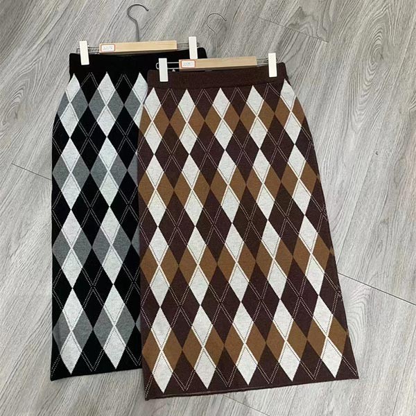 スカート 秋冬 大人女子 レディース タイトスカート あったか ミモレ丈 バックスリット入り アーガイルチェック スウェート ひざ下丈スカート 