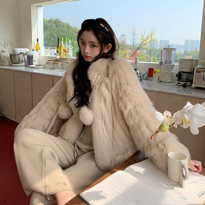 ファーコート レディース 毛皮コート フォックス レディースファー フェイクファー 暖かい 防寒 冬服 可愛い 毛玉付き アウター きれいめ ショートコート 