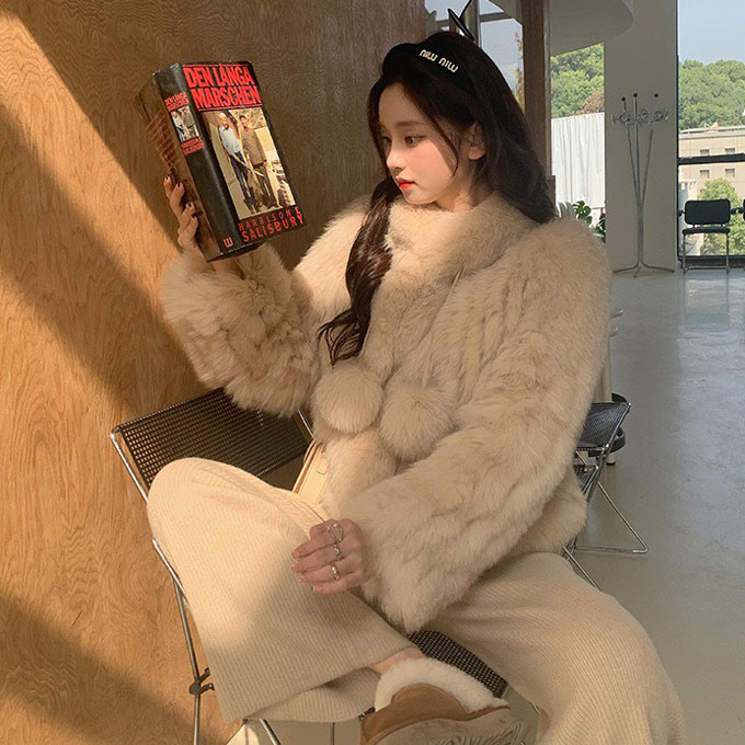 ファーコート レディース 毛皮コート フォックス レディースファー フェイクファー 暖かい 防寒 冬服 可愛い 毛玉付き アウター きれいめ ショートコート 