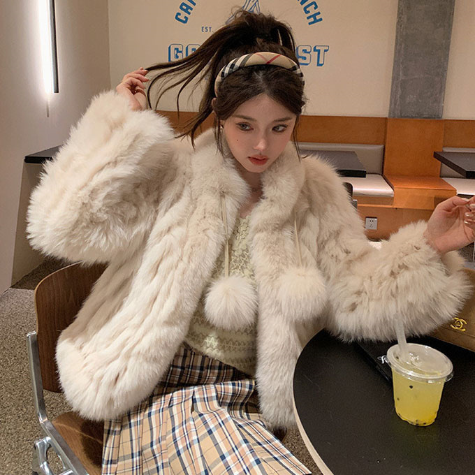 ファーコート レディース 毛皮コート フォックス レディースファー フェイクファー 暖かい 防寒 冬服 可愛い 毛玉付き アウター きれいめ ショートコート 