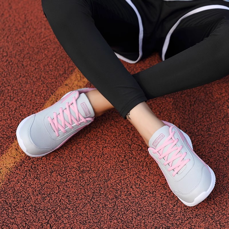 スニーカー レディース ランニング運動靴 厚底 靴 幅広 黒スポーツ 40代 60代 運動 50代 おしゃれ 普段履き 歩きやすい 初心者 疲れない 軽量 