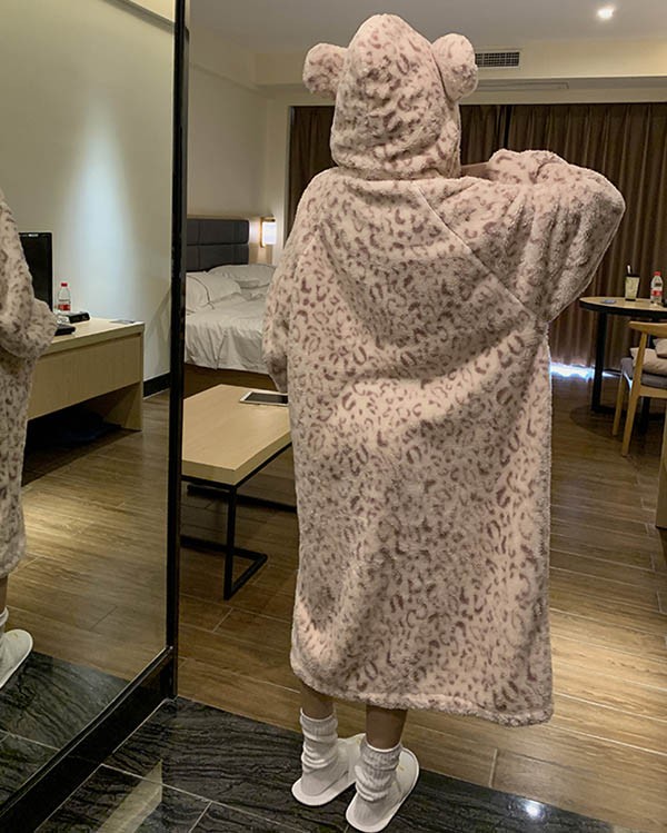 ルームウェア もこもこ パジャマ ヒョウ柄 冬 長袖 着る毛布 部屋着 前開き 暖かい レディース ナイトガウン 寝巻き 大人用 フード付き 女性用 。 ガウン 