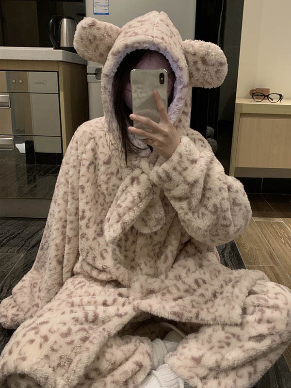 ルームウェア もこもこ パジャマ ヒョウ柄 冬 長袖 着る毛布 部屋着 前開き 暖かい レディース ナイトガウン 寝巻き 大人用 フード付き 女性用 。 ガウン 