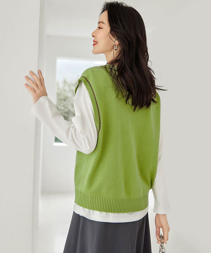 ニット ベスト レディース プルオーバー Vネック ベスト レイヤード 重ね着 冬 秋 無地 トップス 送料無料 体型カバー ショート丈 ノースリーブ ゆったり 