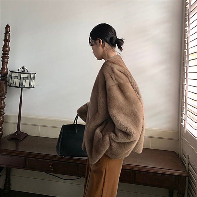 ファーコート レディース 毛皮コート ジャケット エコファー ミンク 羽織 上着 軽い ムートンコート 冬服 フェイクファー アウター 高級 暖かい Vネック 防寒 