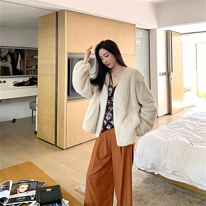 ファーコート レディース 毛皮コート ジャケット エコファー ミンク 羽織 上着 軽い ムートンコート 冬服 フェイクファー アウター 高級 暖かい Vネック 防寒 